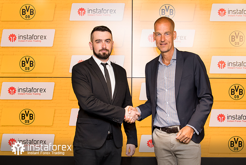 InstaTrade Business Development Director for Asia Roman Tcepelev and CEO of Borusssia Carsten Cramer shake hands to start the new partnership
